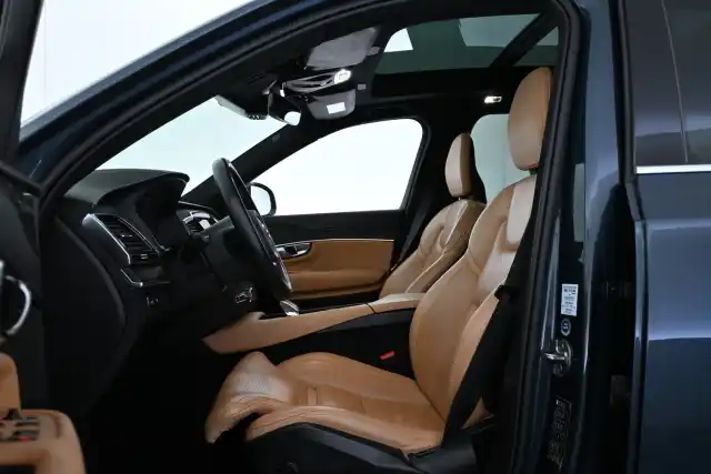 Sininen Maastoauto, Volvo XC90 – VAR-828051