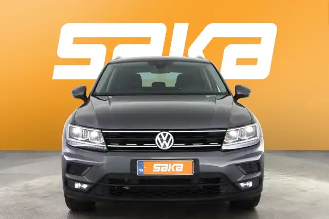 Harmaa Maastoauto, Volkswagen Tiguan – VAR-82851