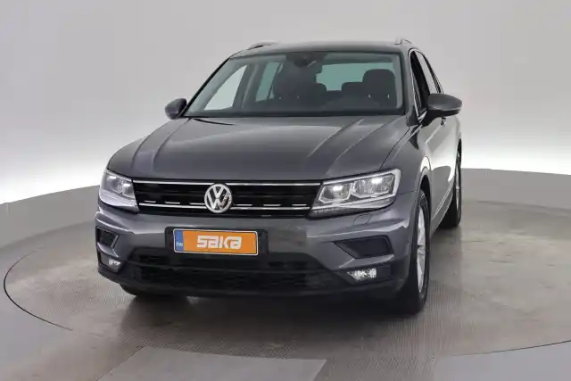 Harmaa Maastoauto, Volkswagen Tiguan – VAR-82851