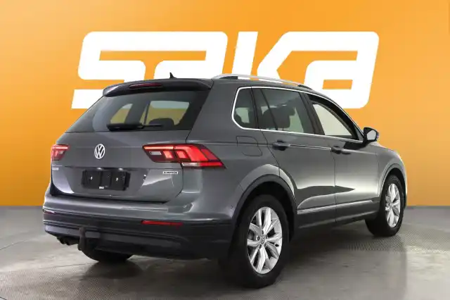 Harmaa Maastoauto, Volkswagen Tiguan – VAR-82851