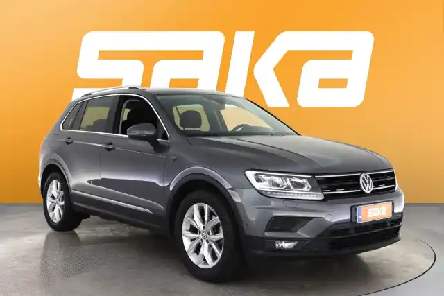 Harmaa Maastoauto, Volkswagen Tiguan – VAR-82851