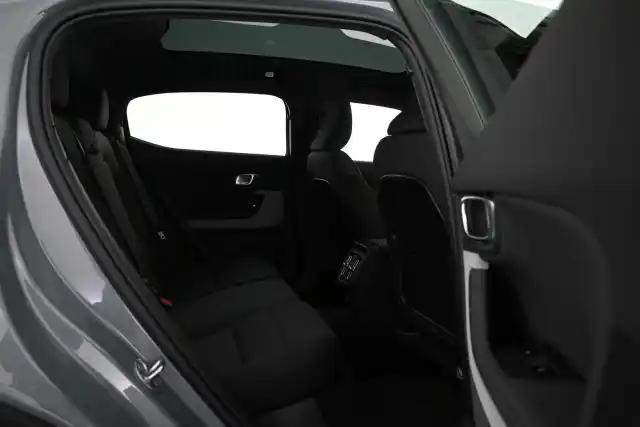 Harmaa Sedan, Polestar 2 – VAR-82863