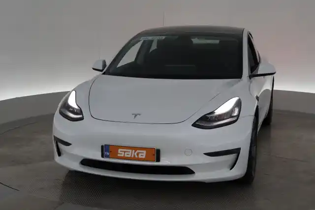 Valkoinen Sedan, Tesla Model 3 – VAR-830738