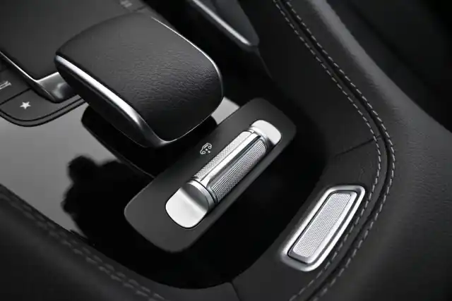 Musta Maastoauto, Mercedes-Benz GLE – VAR-83113