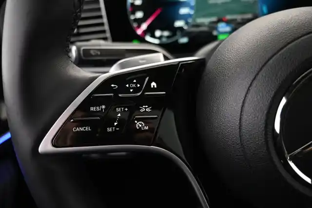 Musta Maastoauto, Mercedes-Benz GLE – VAR-83113