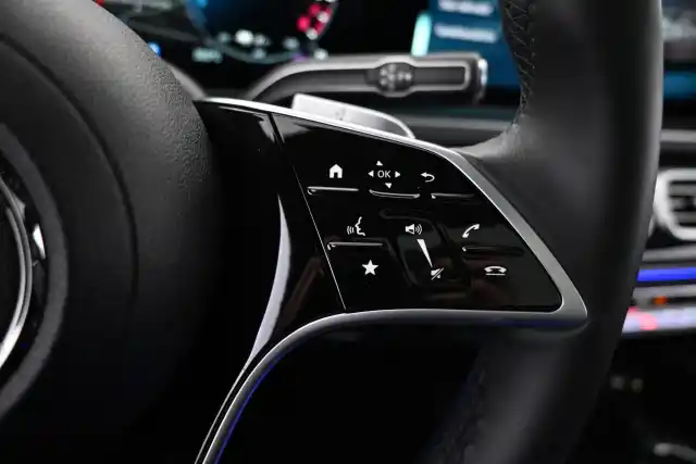 Musta Maastoauto, Mercedes-Benz GLE – VAR-83113