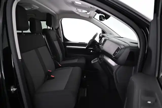 Musta Tila-auto, Toyota Proace EV – VAR-83349