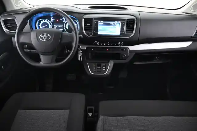 Musta Tila-auto, Toyota Proace EV – VAR-83349