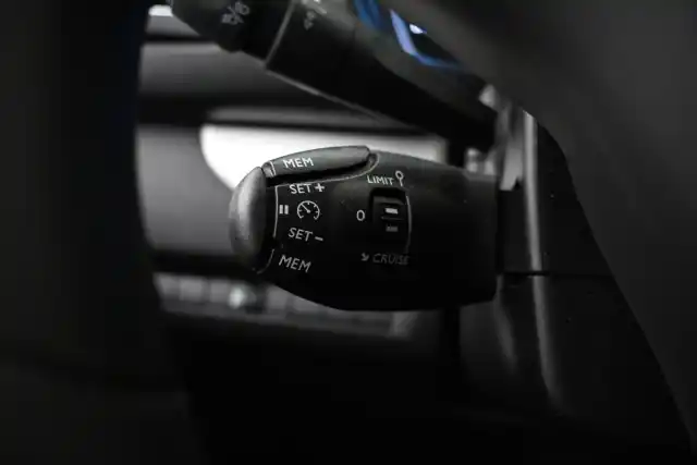 Musta Tila-auto, Toyota Proace EV – VAR-83350