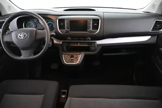 Musta Tila-auto, Toyota Proace EV – VAR-83352