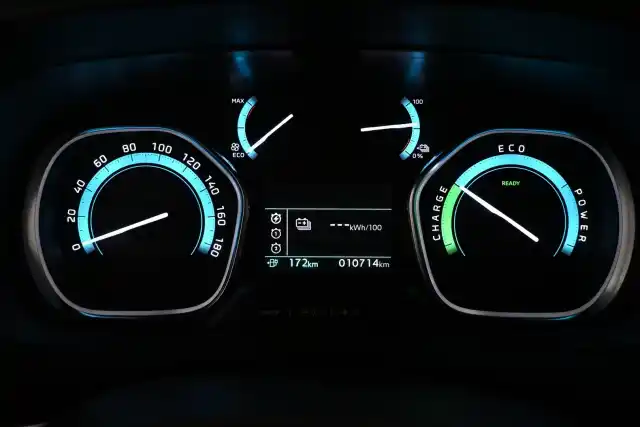 Musta Tila-auto, Toyota Proace EV – VAR-83352