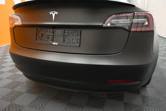 Harmaa Sedan, Tesla Model 3 – VAR-83438