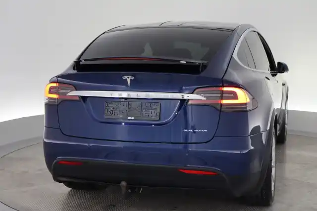 Sininen Maastoauto, Tesla Model X – VAR-84033