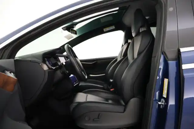 Sininen Maastoauto, Tesla Model X – VAR-84033