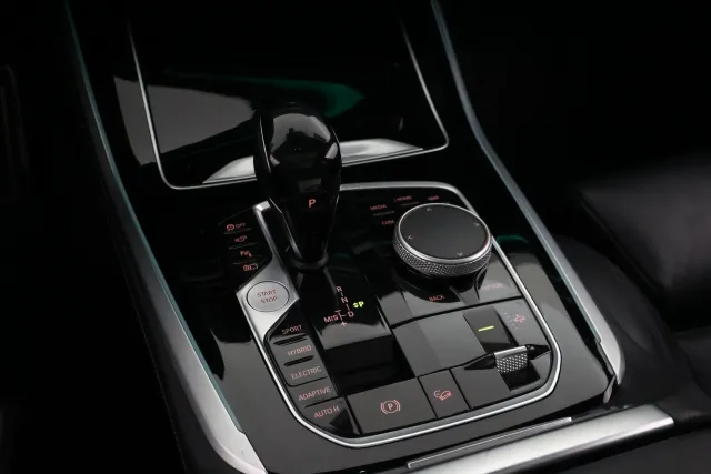 Musta Maastoauto, BMW X5 – VAR-84104