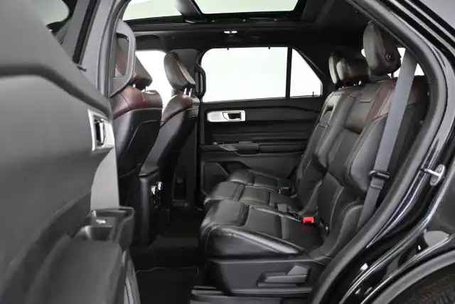 Musta Maastoauto, Ford Explorer – VAR-84327