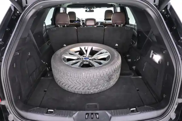 Musta Maastoauto, Ford Explorer – VAR-84327
