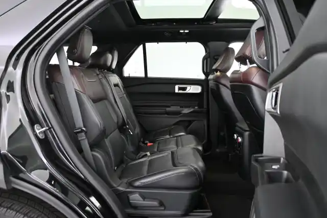 Musta Maastoauto, Ford Explorer – VAR-84327