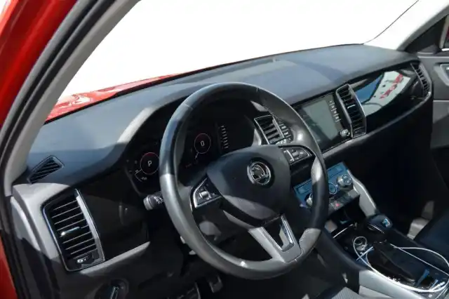 Punainen Maastoauto, Skoda Kodiaq – VAR-84461