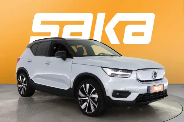 Valkoinen Maastoauto, Volvo XC40 – VAR-84542