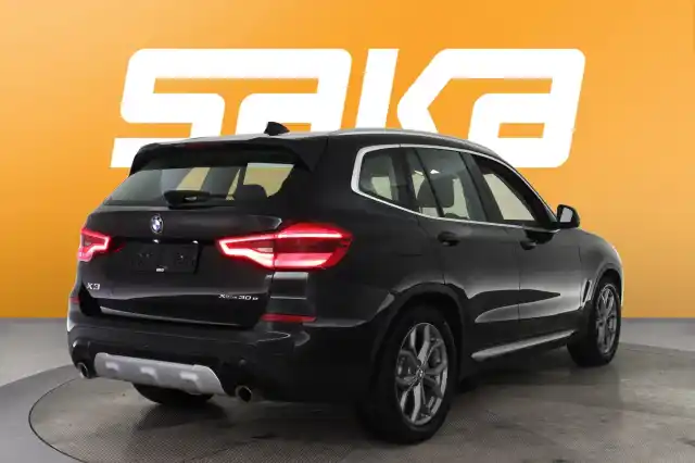 Musta Maastoauto, BMW X3 – VAR-84704