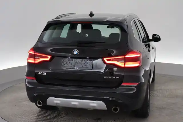 Musta Maastoauto, BMW X3 – VAR-84704