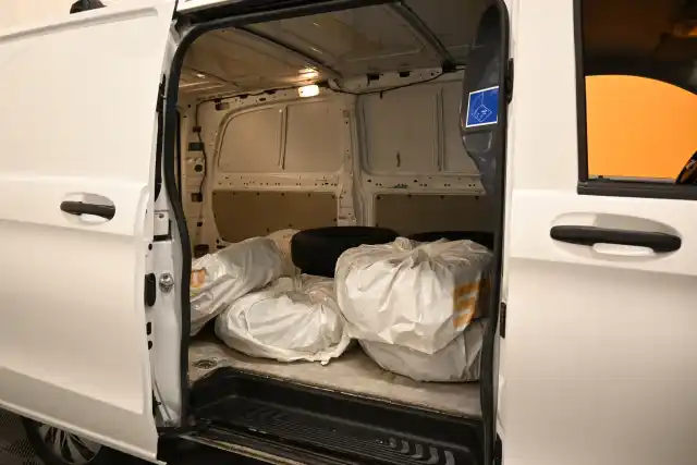 Valkoinen Pakettiauto, Mercedes-Benz Vito – VAR-84735