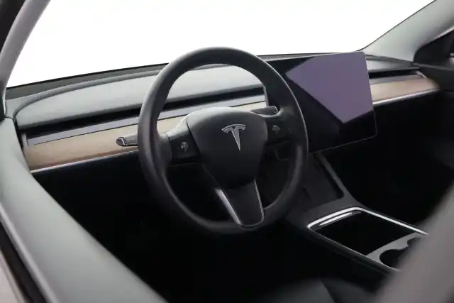 Musta Sedan, Tesla Model 3 – VAR-85244