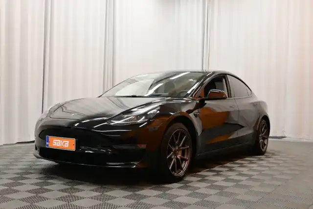 Musta Sedan, Tesla Model 3 – VAR-85244