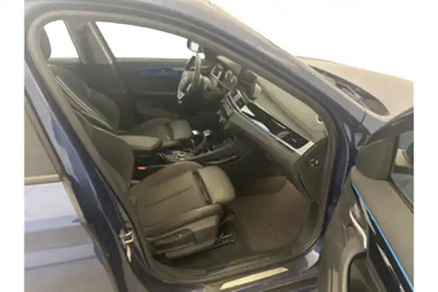 Sininen Maastoauto, BMW X1 – VAR-85324