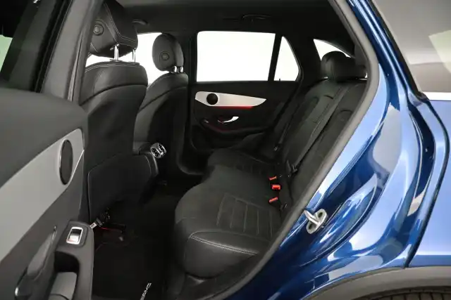 Sininen Maastoauto, Mercedes-Benz GLC – VAR-85517