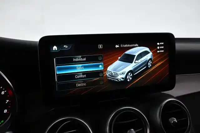 Sininen Maastoauto, Mercedes-Benz GLC – VAR-85517
