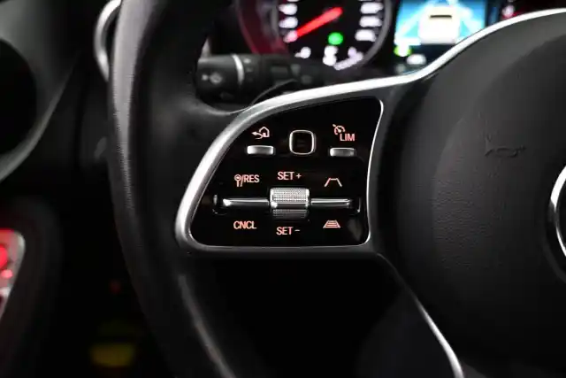 Sininen Maastoauto, Mercedes-Benz GLC – VAR-85517