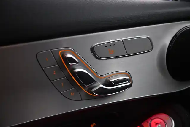 Sininen Maastoauto, Mercedes-Benz GLC – VAR-85517