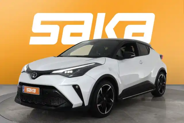 Valkoinen Maastoauto, Toyota C-HR – VAR-85662