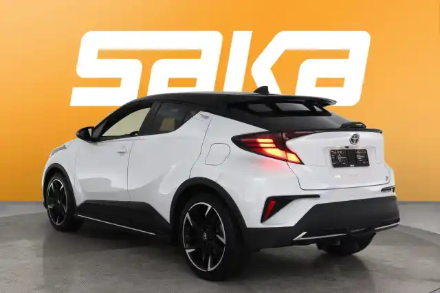 Valkoinen Maastoauto, Toyota C-HR – VAR-85662