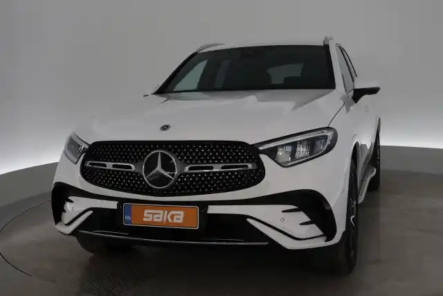 Valkoinen Maastoauto, Mercedes-Benz GLC – VAR-85704