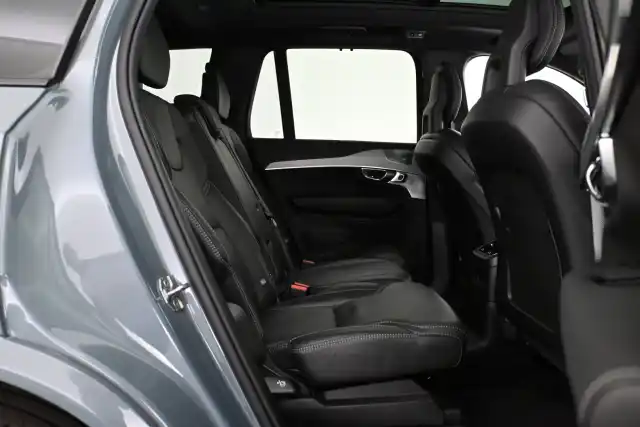 Harmaa Maastoauto, Volvo XC90 – VAR-85909