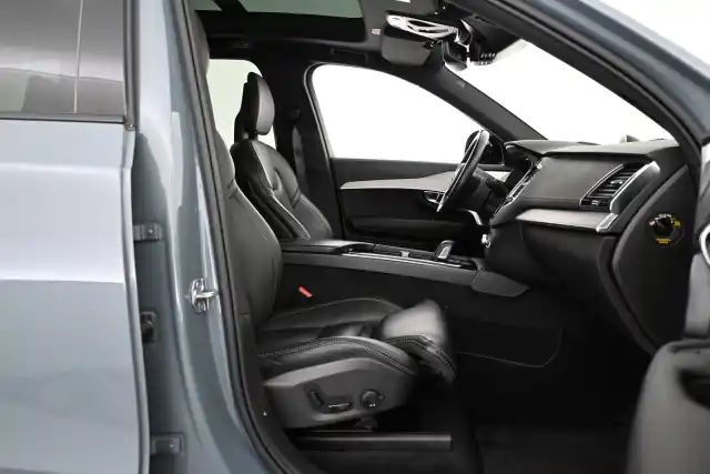 Harmaa Maastoauto, Volvo XC90 – VAR-85909