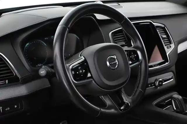 Harmaa Maastoauto, Volvo XC90 – VAR-85909