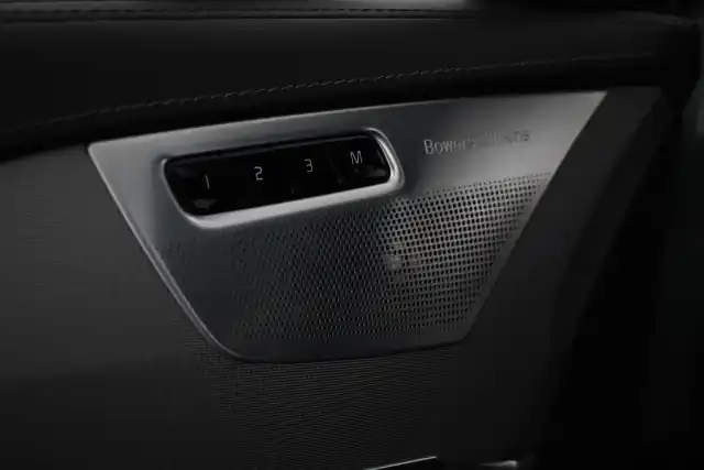 Harmaa Maastoauto, Volvo XC90 – VAR-85909