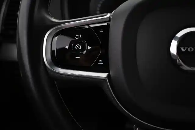 Harmaa Maastoauto, Volvo XC90 – VAR-85909
