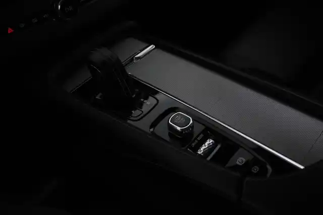 Harmaa Maastoauto, Volvo XC90 – VAR-85909