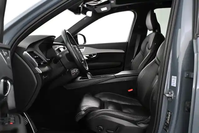 Harmaa Maastoauto, Volvo XC90 – VAR-85909