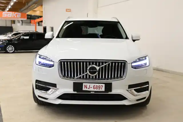 Valkoinen Maastoauto, Volvo XC90 – VAR-86583