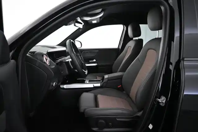 Sininen Maastoauto, Mercedes-Benz EQB – VAR-87005