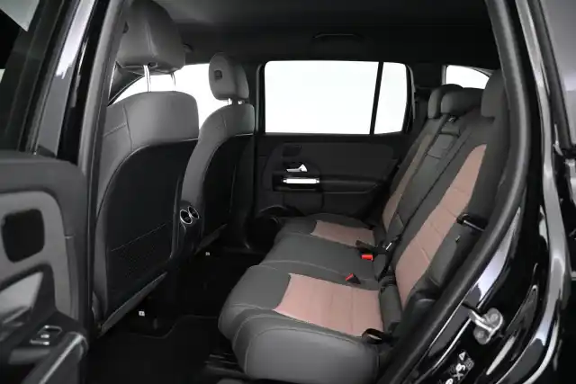 Sininen Maastoauto, Mercedes-Benz EQB – VAR-87005