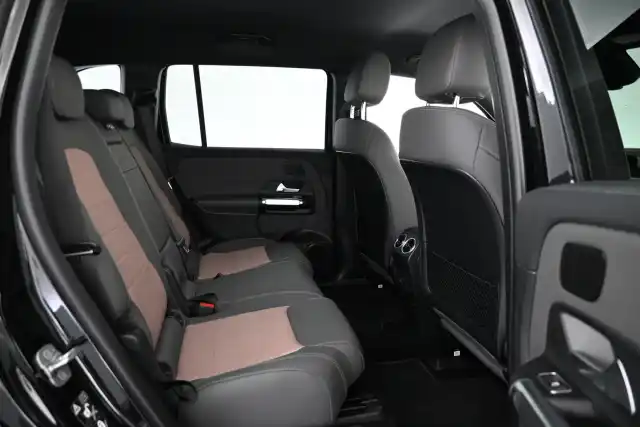 Sininen Maastoauto, Mercedes-Benz EQB – VAR-87005