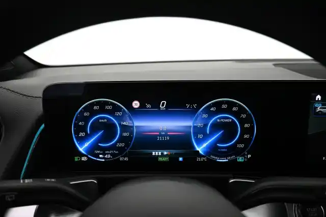 Sininen Maastoauto, Mercedes-Benz EQB – VAR-87005