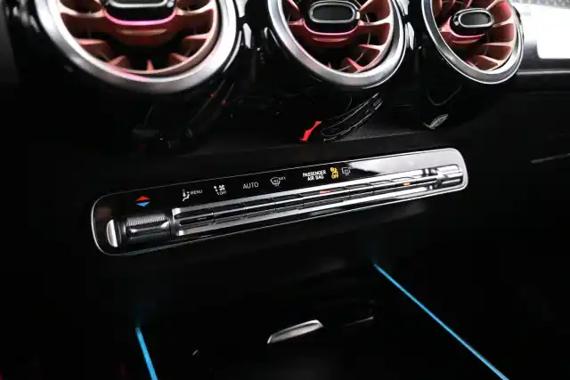 Sininen Maastoauto, Mercedes-Benz EQB – VAR-87005